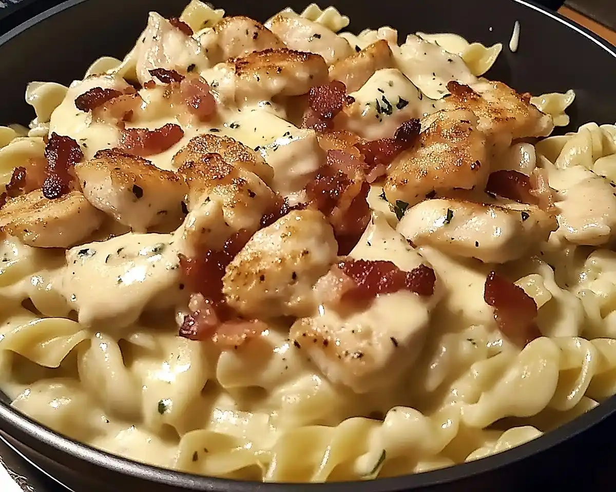 Ultimate Creamy Chicken Bacon Ranch Pasta: Crowd-Pleasing Comfort
